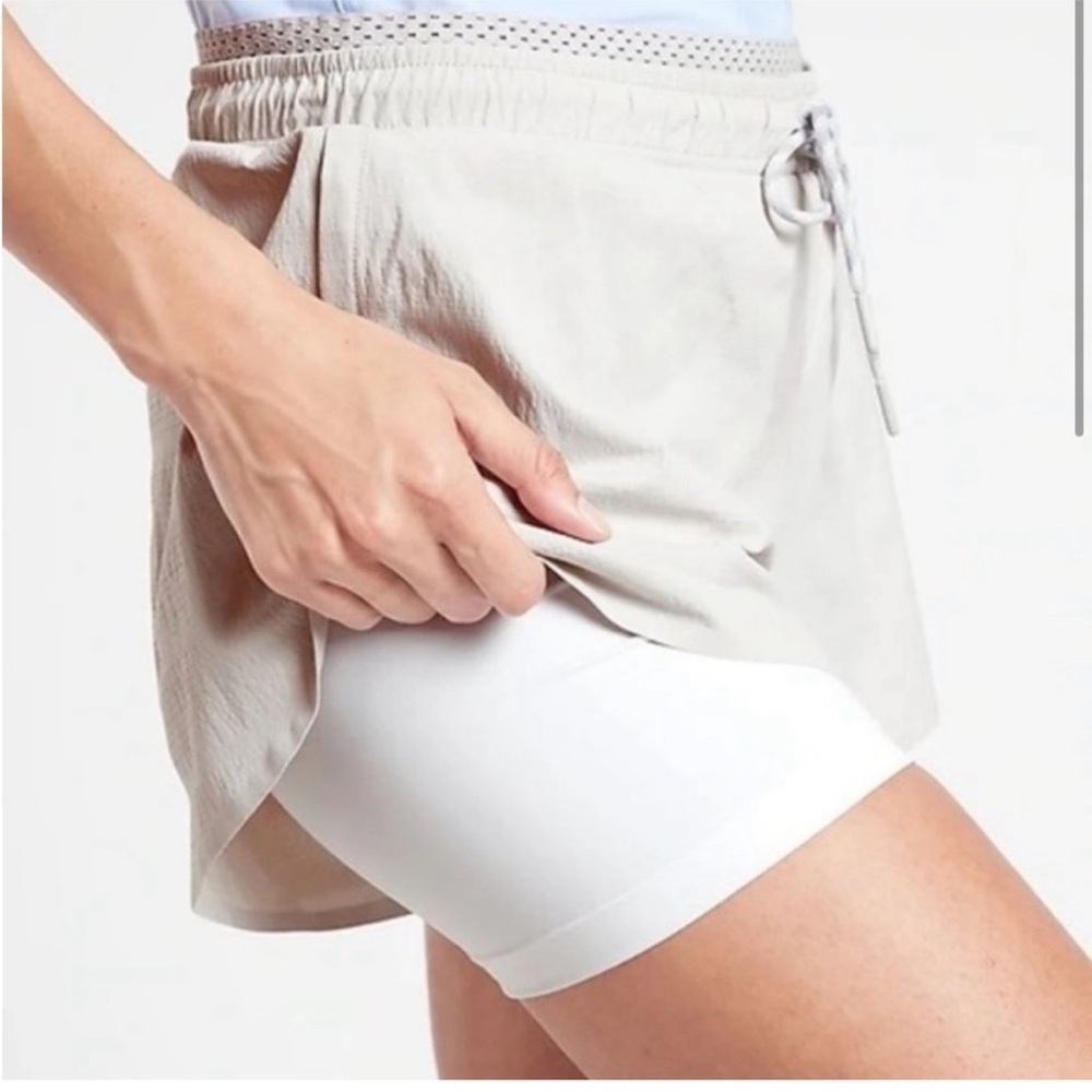 Athleta Crest 2 in 1 Shortie Shorts women's
Birch Gray - Picture 2 of 6